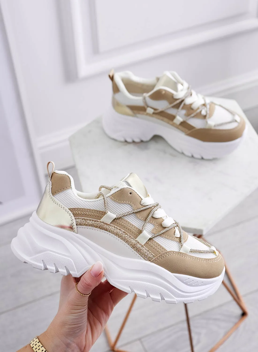 BETTY - Sneakers fango con inserti glitter e lacci in strass