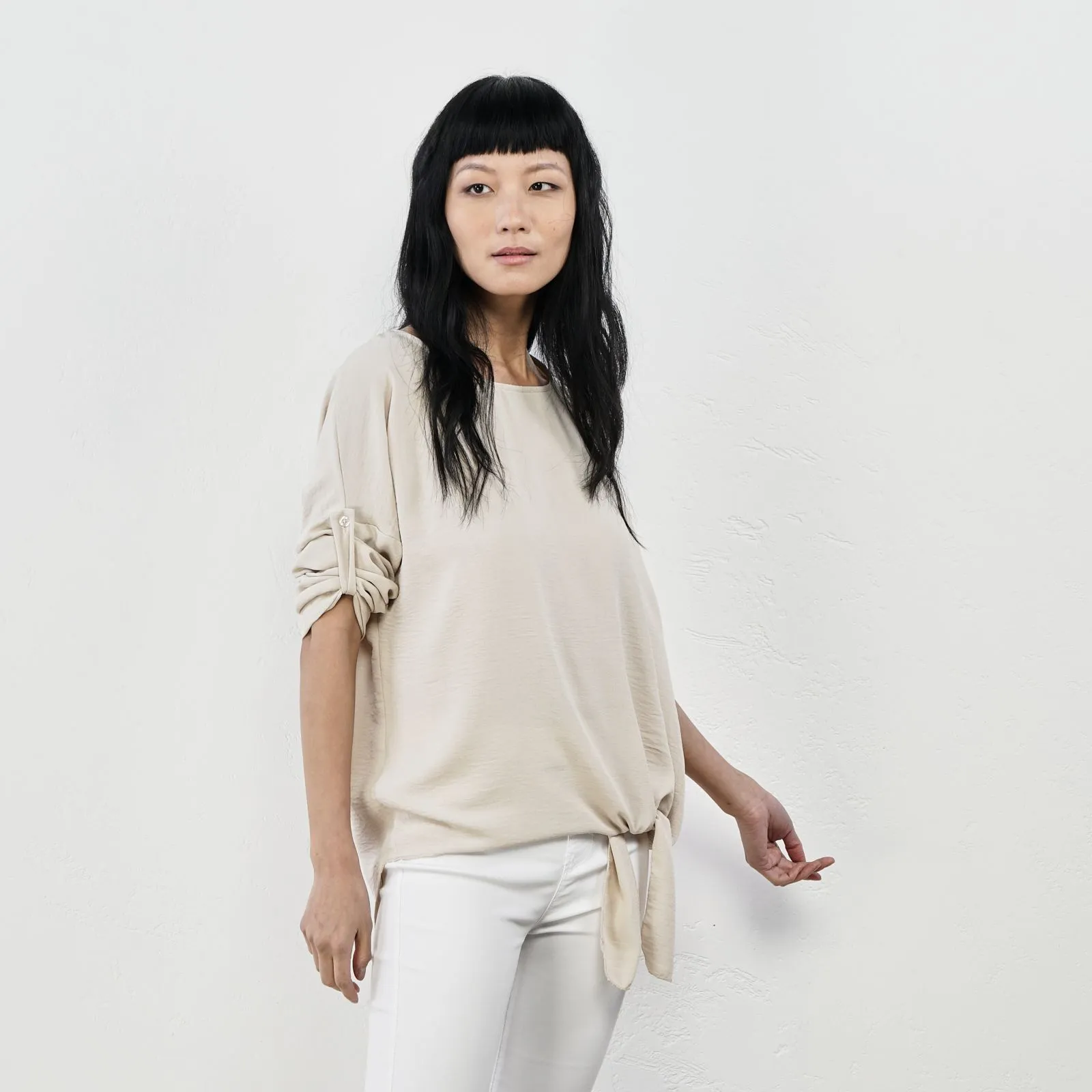 Blusa beige con fiocco