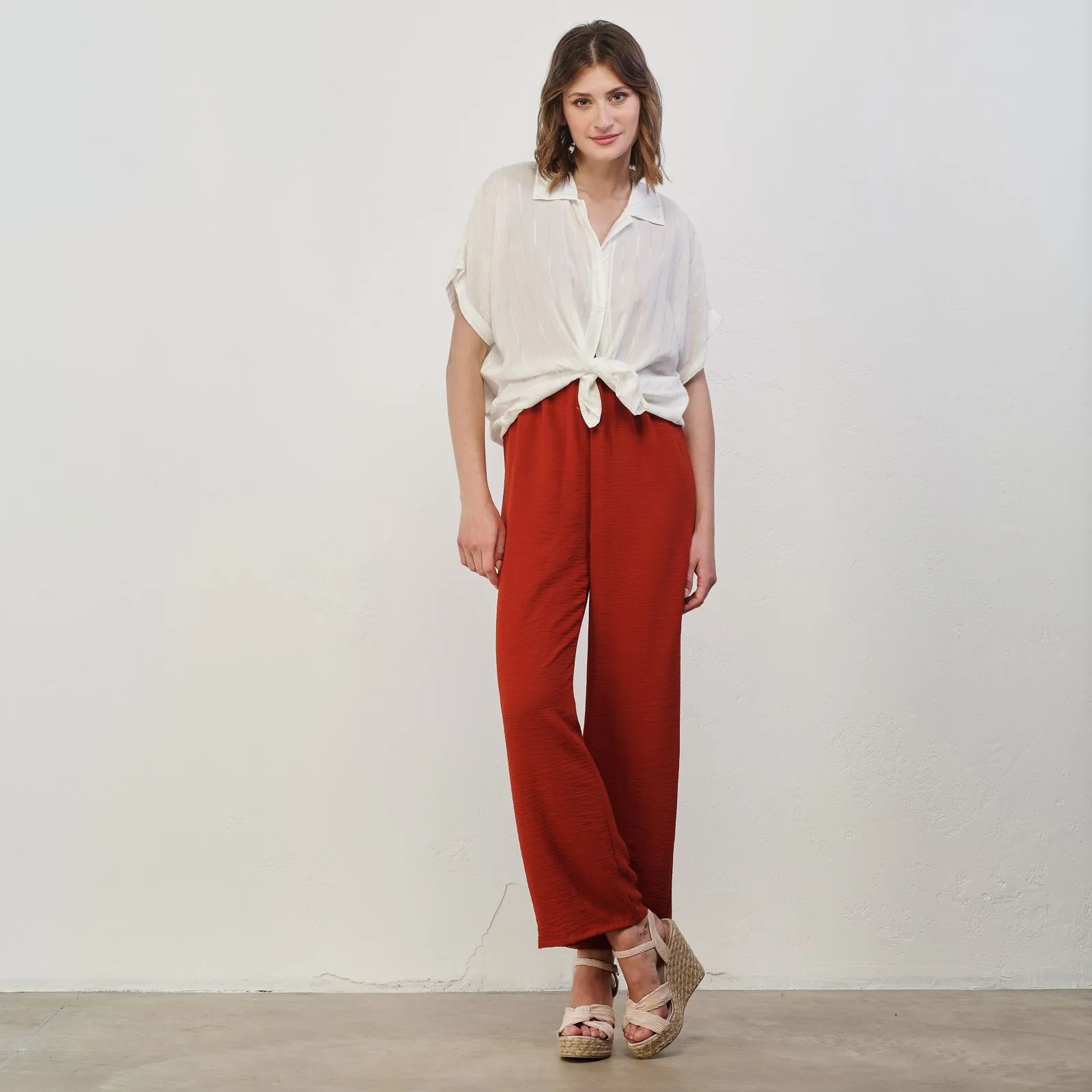 Camicia corta bianca a righe oro con fiocco