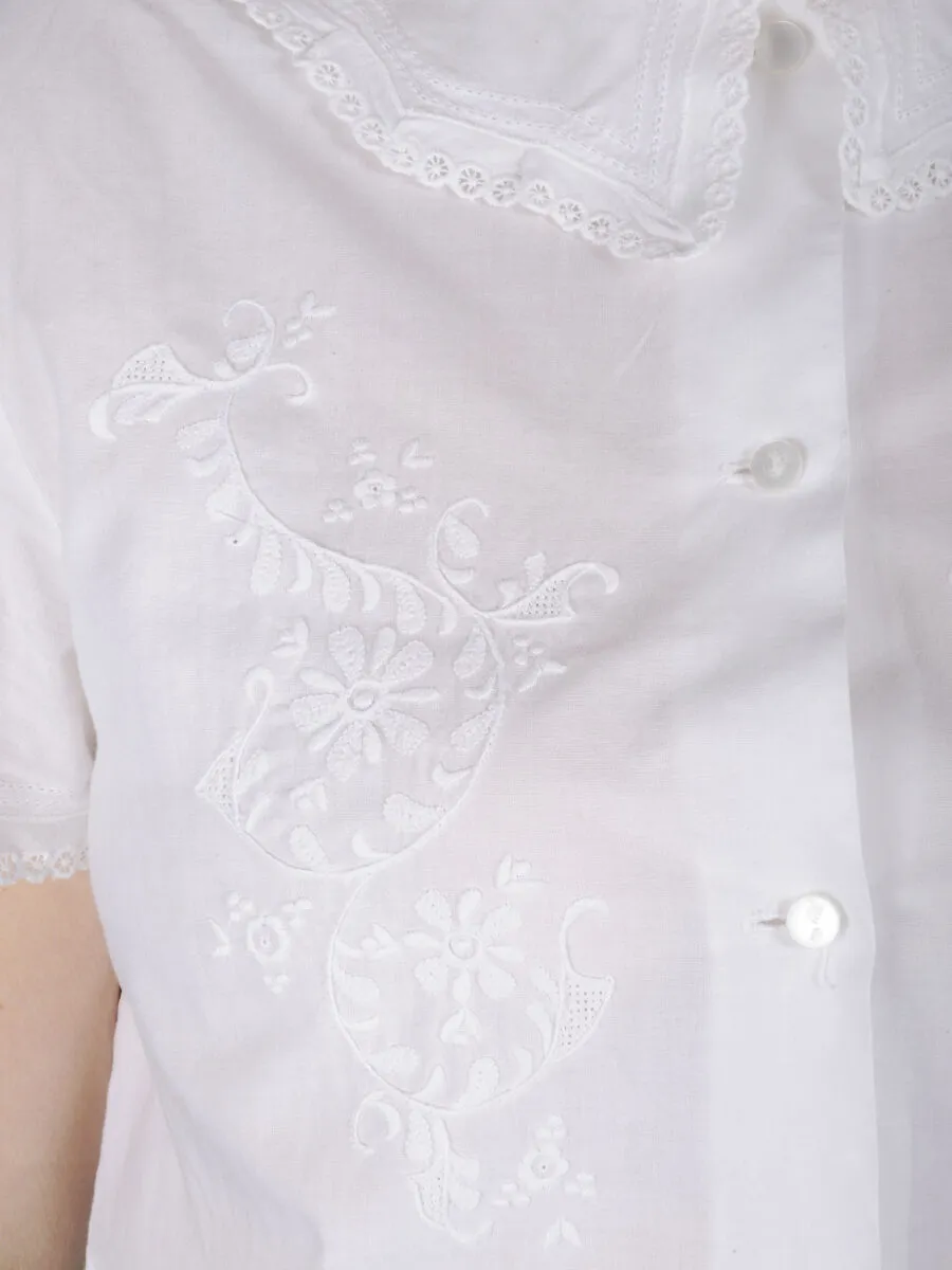 Camicia in cotone ricamata con colletto romantico