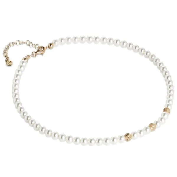 Collana placcata oro giallo con perle  e sfere effetto ondulato    