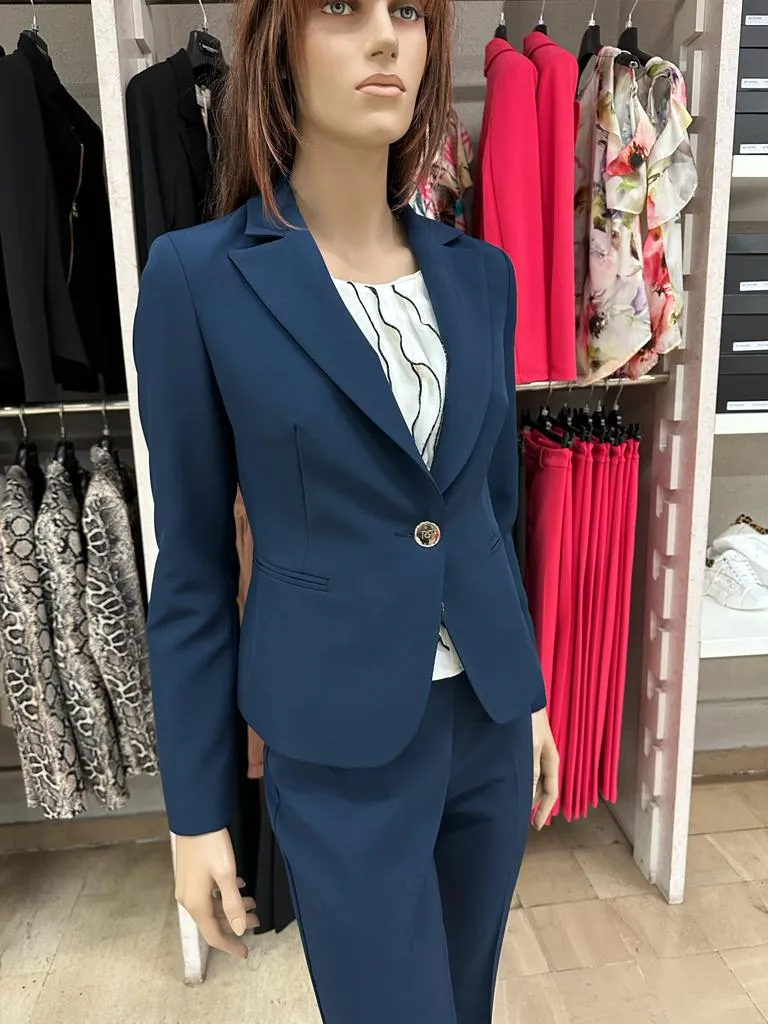 Giacca RINASCIMENTO in tessuto tecnico disponibile anche con due pantaloni in coordinato (aderente e a zampa) su base Blu