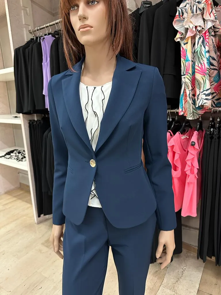 Giacca RINASCIMENTO in tessuto tecnico disponibile anche con due pantaloni in coordinato (aderente e a zampa) su base Blu