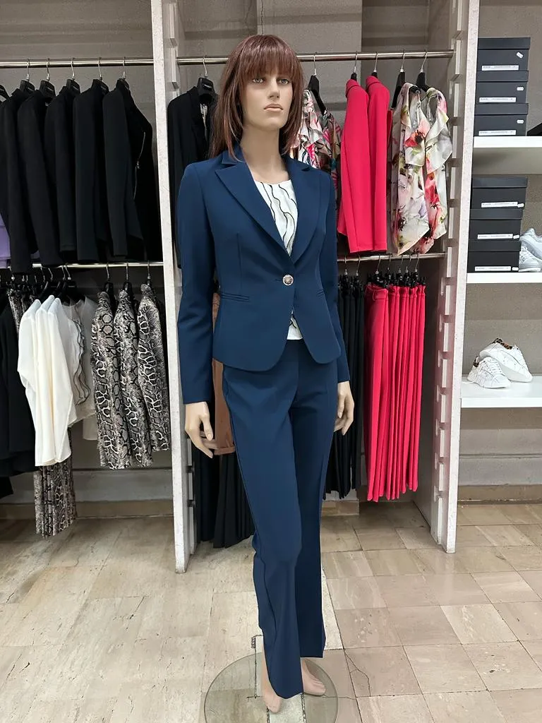 Giacca RINASCIMENTO in tessuto tecnico disponibile anche con due pantaloni in coordinato (aderente e a zampa) su base Blu