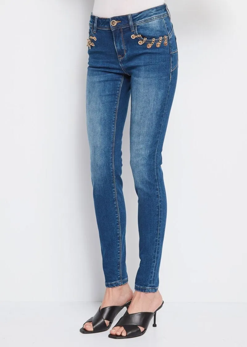 Jeans skinny con catena