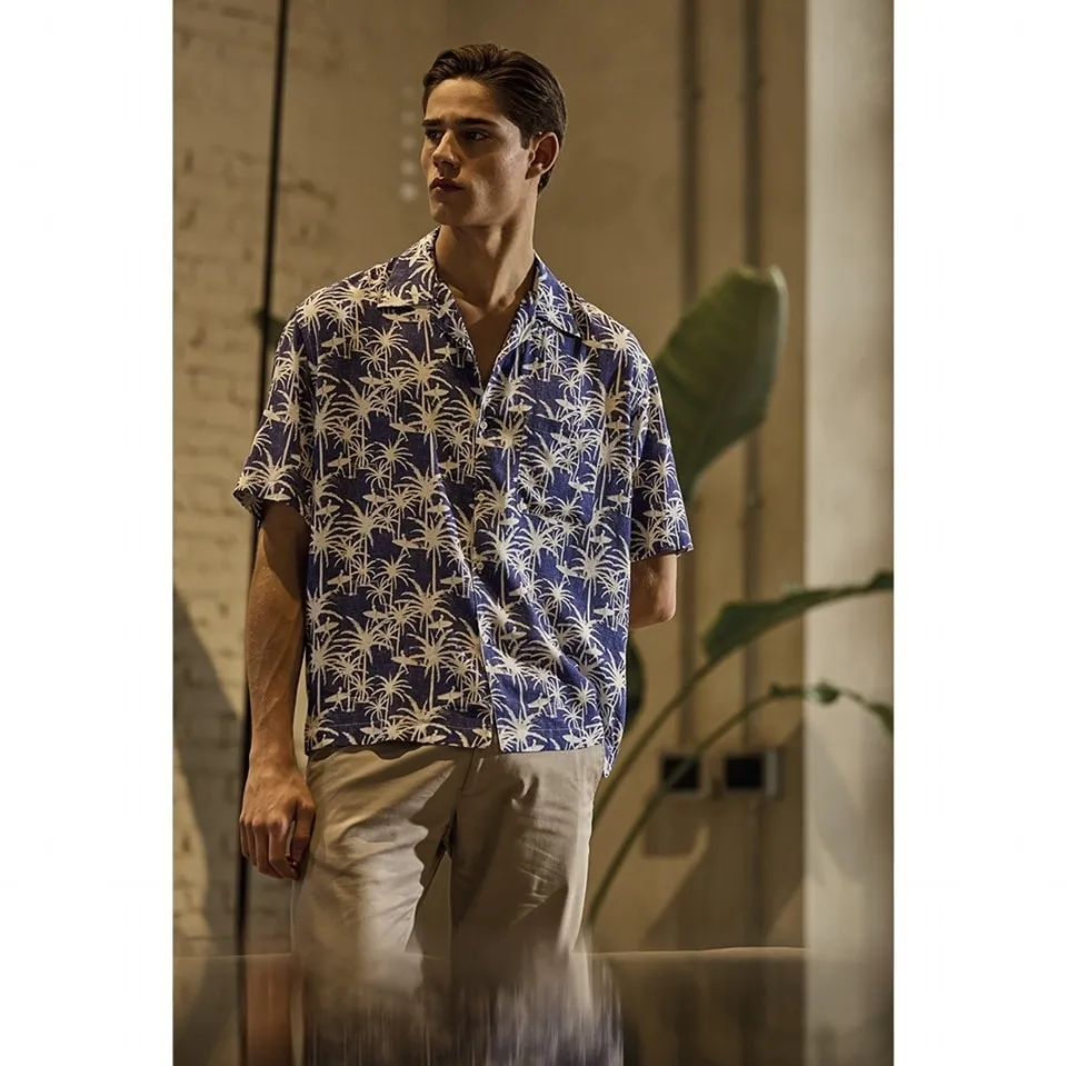 Light blue ingram shirt with bowling collar and floral pattern