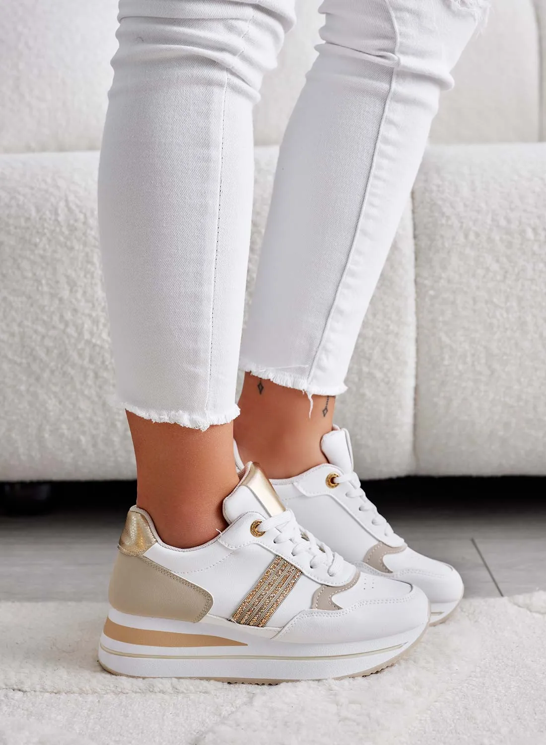 MARGOT - Sneakers bianche con inserti e strass oro