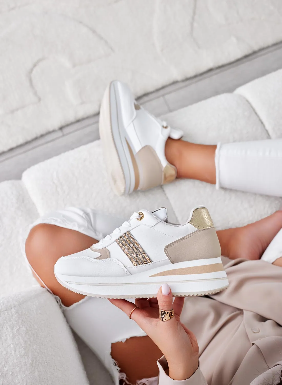 MARGOT - Sneakers bianche con inserti e strass oro