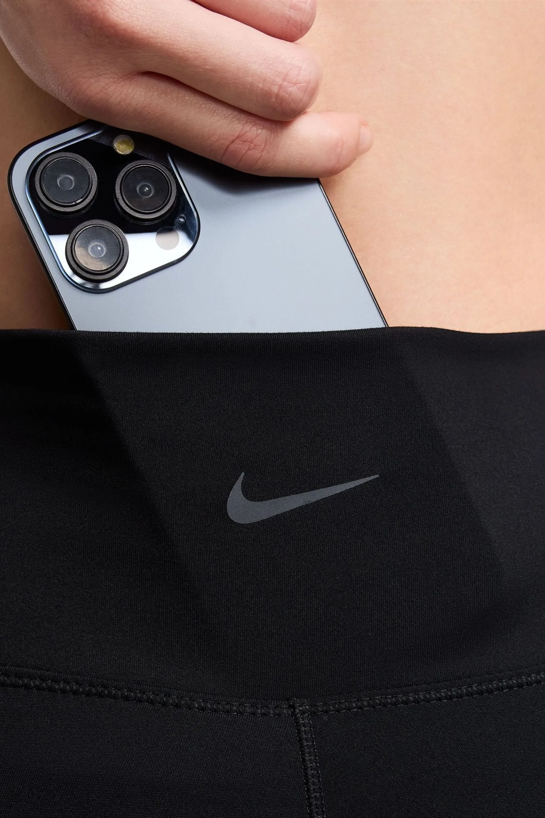 Nike - One - Leggings corti a vita alta