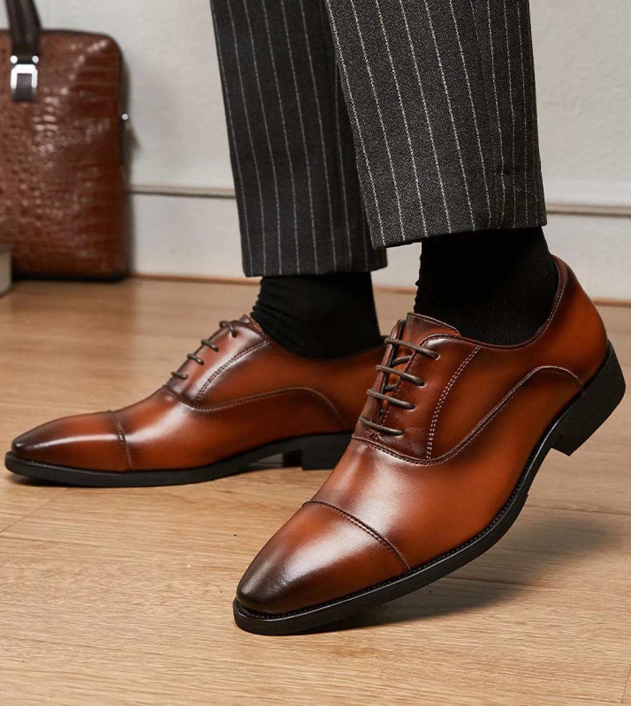 Nuove scarpe Oxford Scarpe da uomo Pu Tinta unita Moda All Match Business Casual Quotidiano Classico Scarpa elegante con lacci a