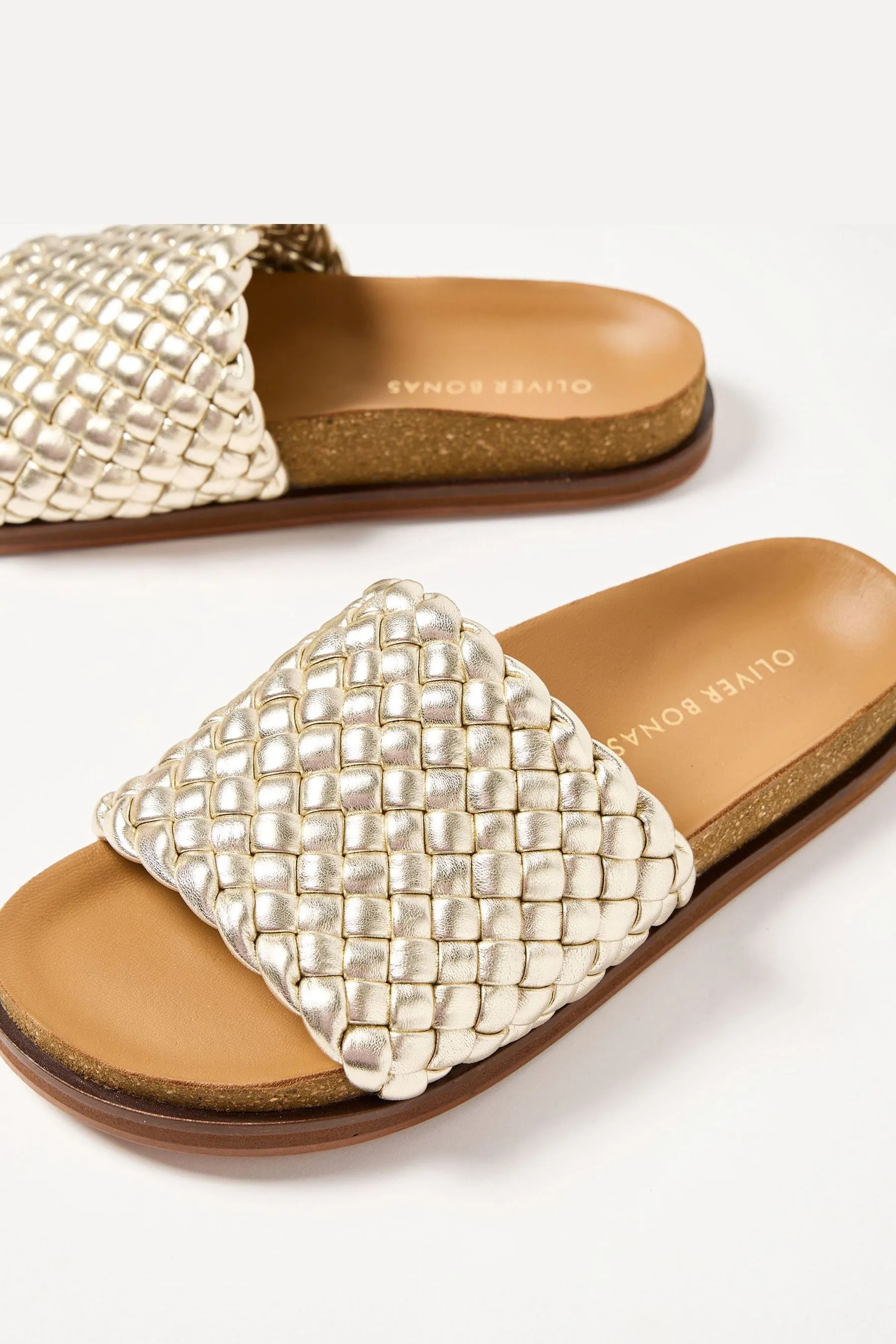 Oliver Bonas - Sandali a ciabatta in pelle intrecciata