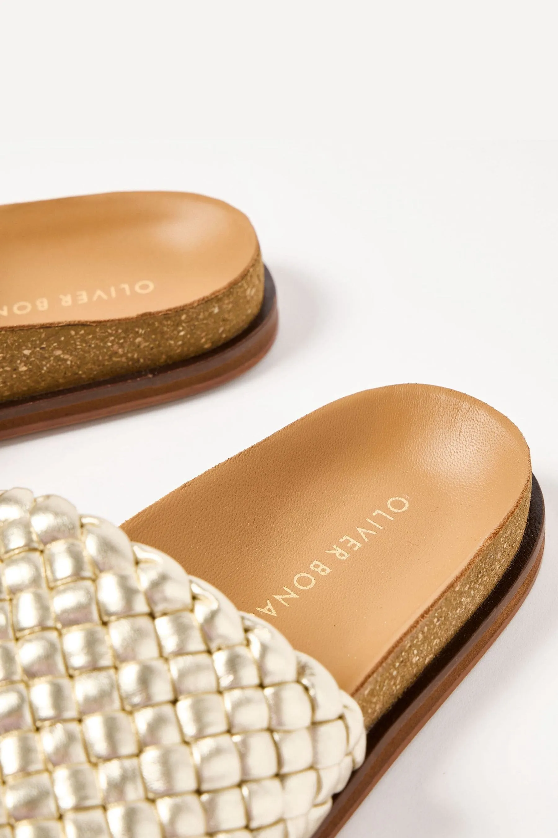 Oliver Bonas - Sandali a ciabatta in pelle intrecciata