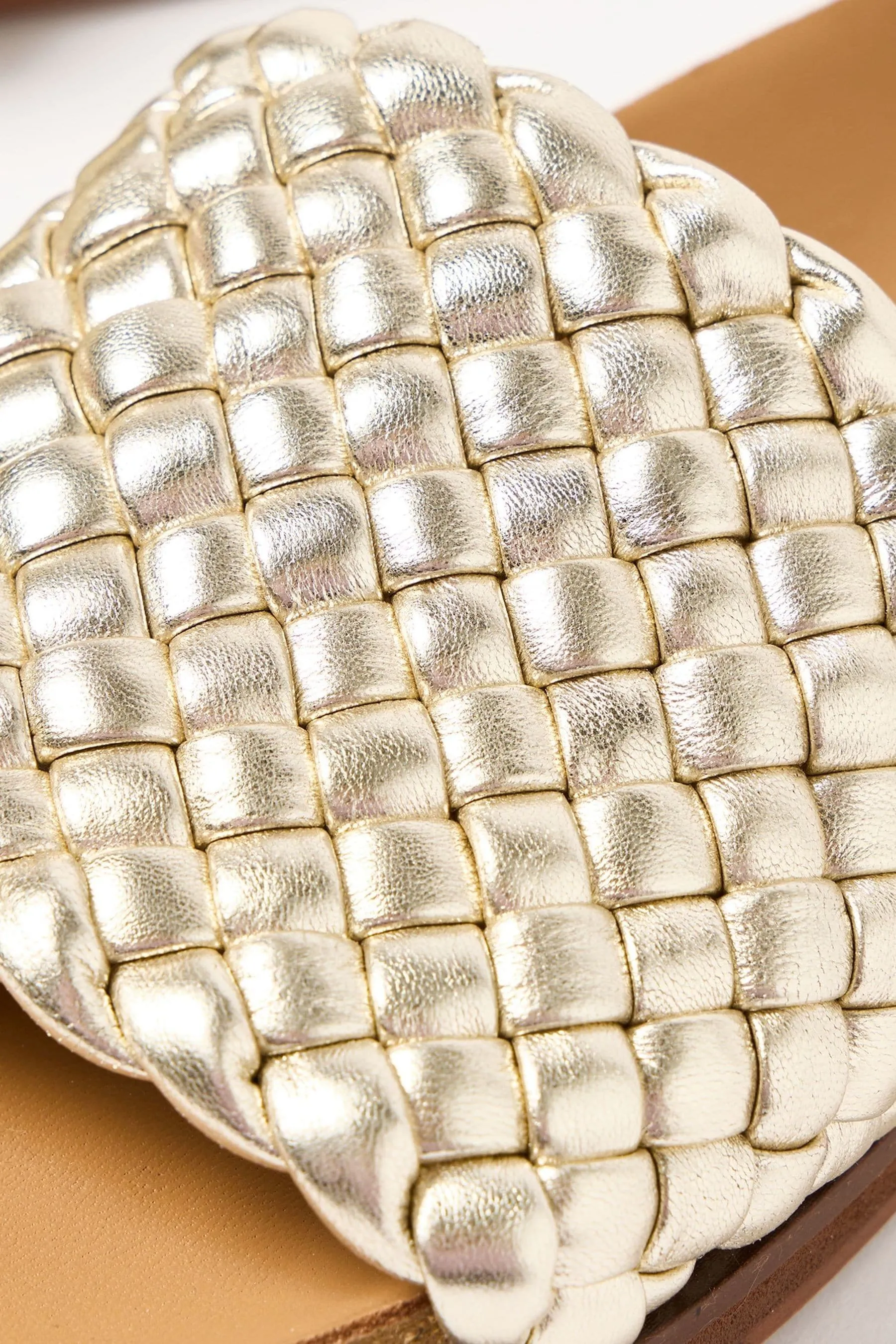 Oliver Bonas - Sandali a ciabatta in pelle intrecciata
