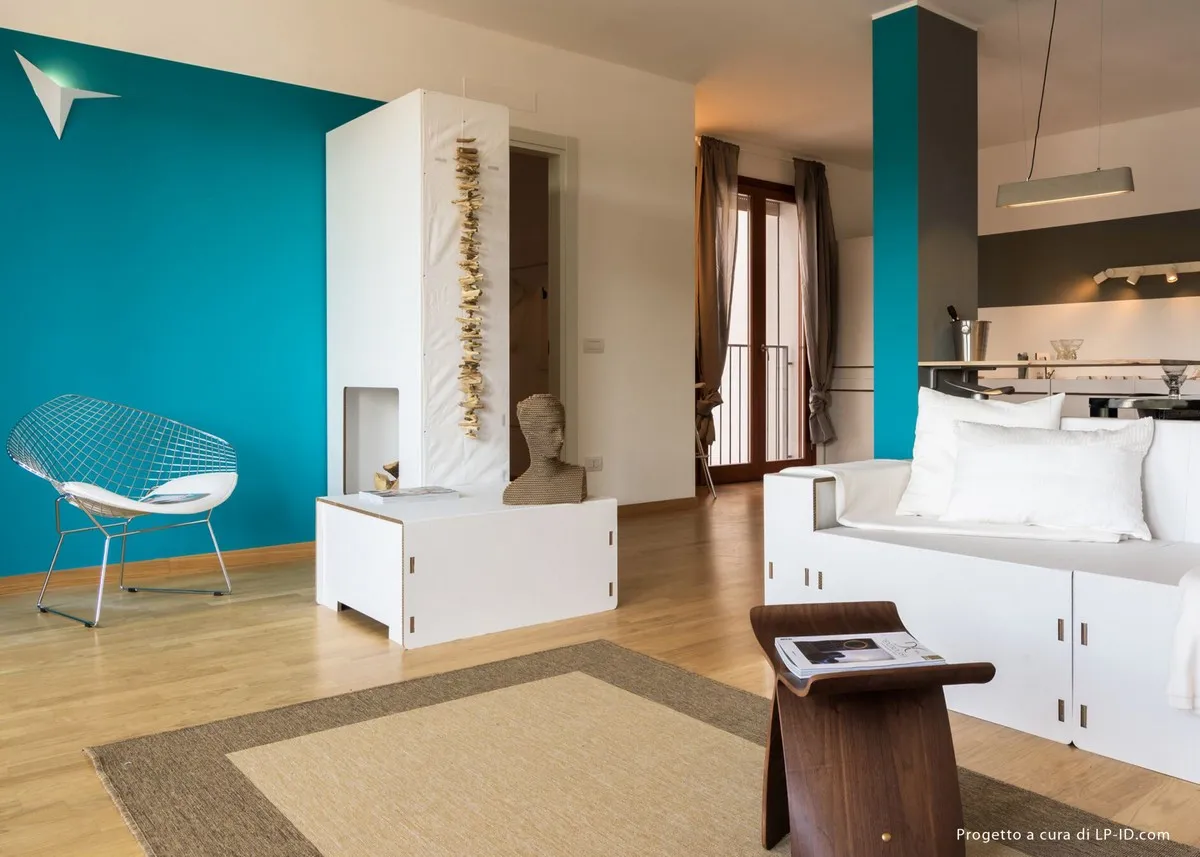 Pouf divano in cartone per gli allestimenti home staging
