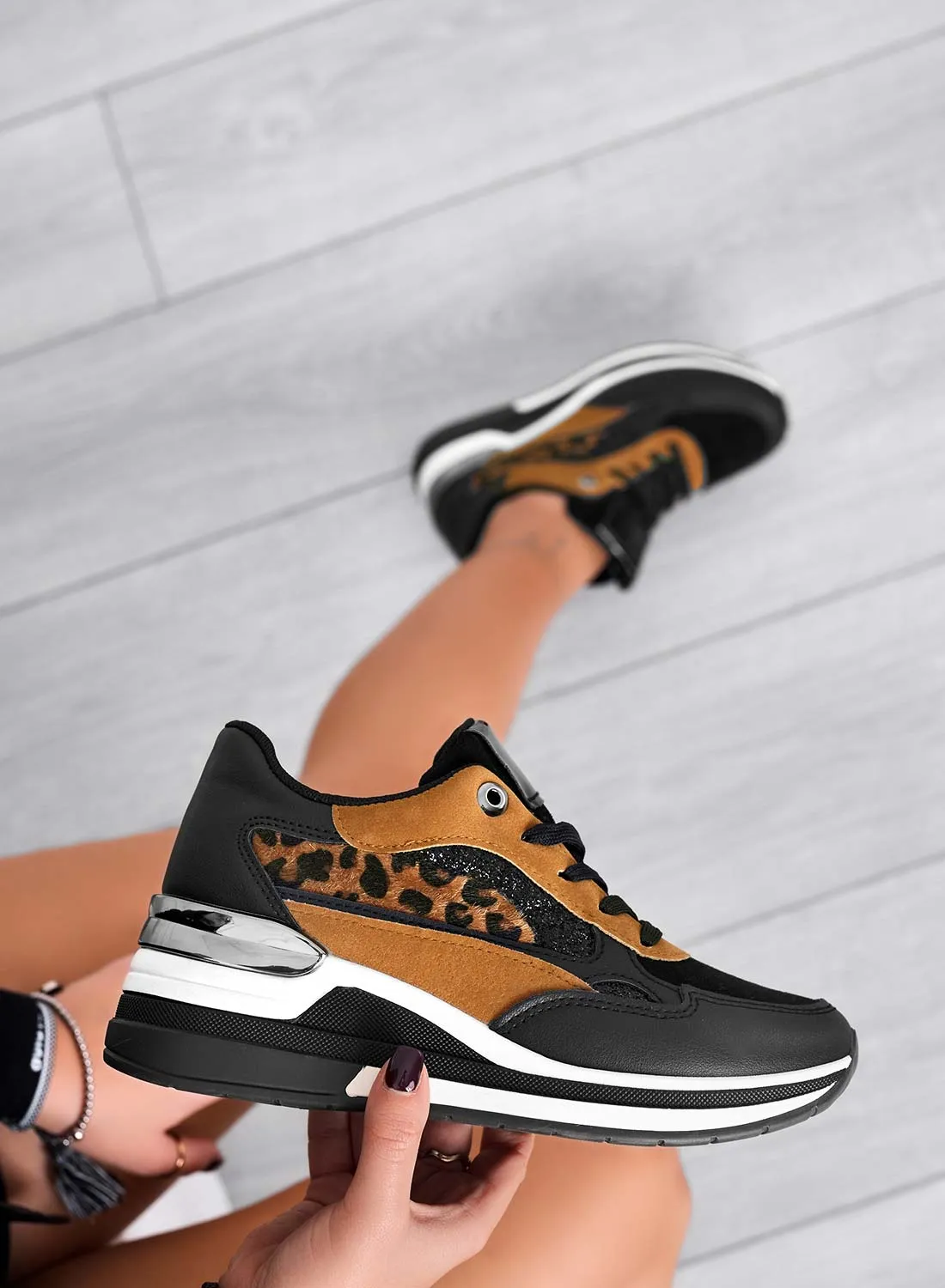 READY - Sneakers nere con inserti glitter e maculati