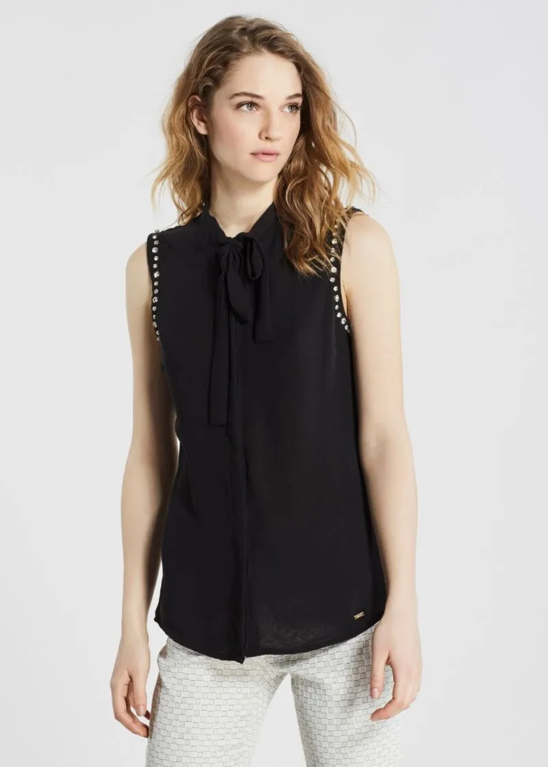 Top in georgette con fiocco