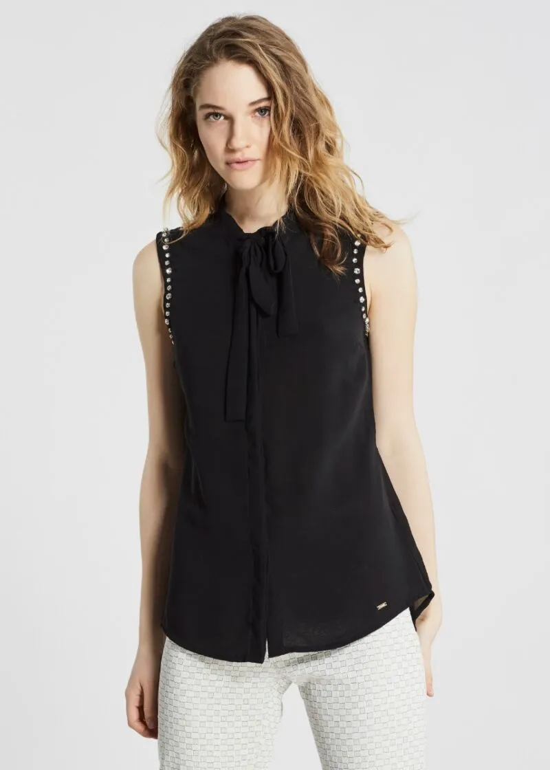 Top in georgette con fiocco